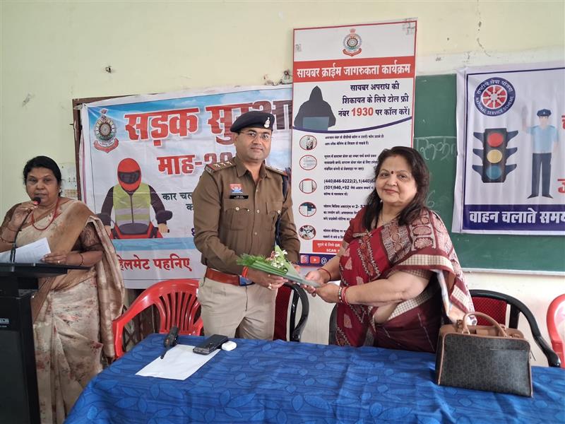 Govt. Chandulal Chandrakar Arts & Science College, Patan - सड़क सुरक्षा माह एवं साइबर क्राइम पर एक दिवसीय कार्यशाला संपन्न 