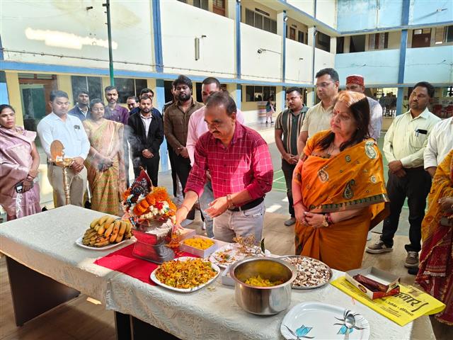 Govt. Chandulal Chandrakar Arts & Science College, Patan - शासकीय चंदूलाल चंद्राकार कला एवं विज्ञान महाविद्यालय पाटन में दिनांक 23/01/ 2026 को वसंत पंचमी के पावन पर्व पर सरस्वती पूजा का आयोजन