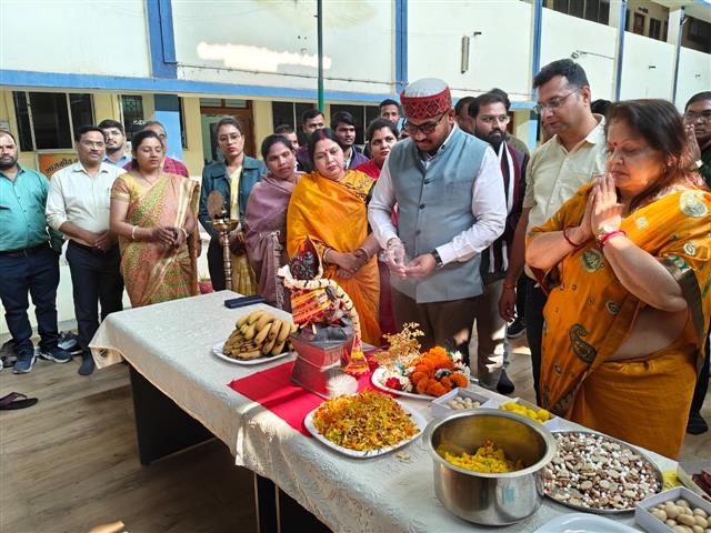 शासकीय चंदूलाल चंद्राकार कला एवं विज्ञान महाविद्यालय पाटन में दिनांक 23/01/ 2026 को वसंत पंचमी के पावन पर्व पर सरस्वती पूजा का आयोजन